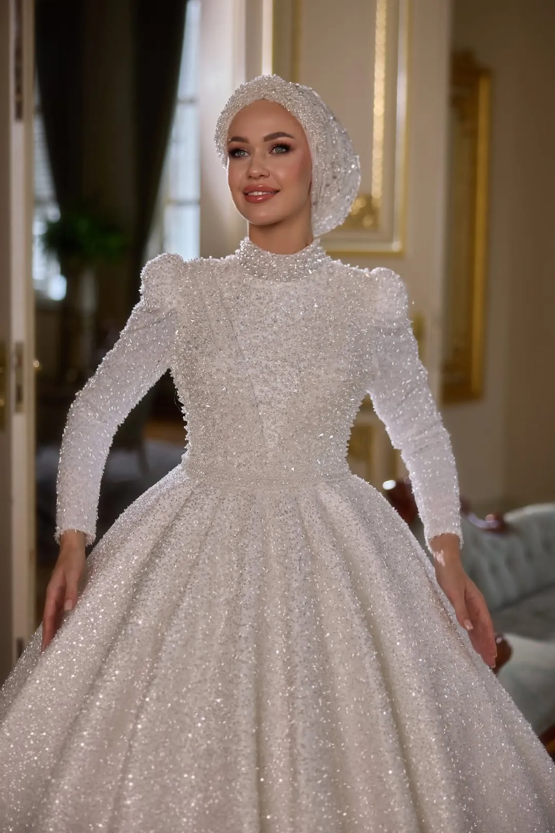 Çiçek İşlemeli Kuyruklu Helen Gelinlik