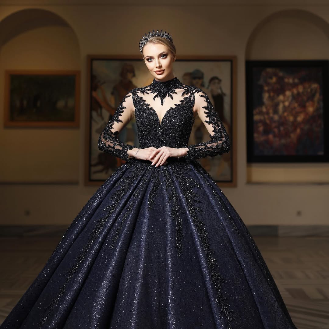 Göğüs Dekolteli V Yaka Helen Gelinlik